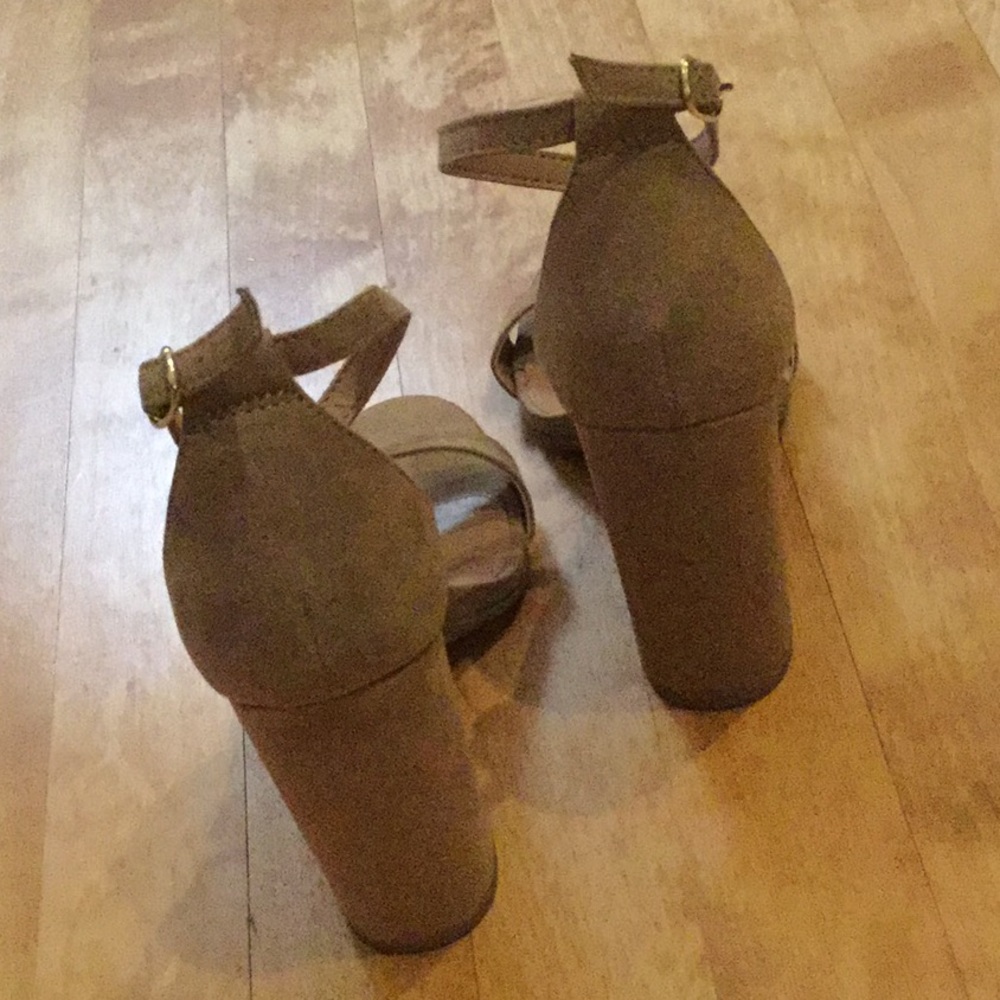 Tall Merona ankle strap shoes size 7 - Picture 3 of 6